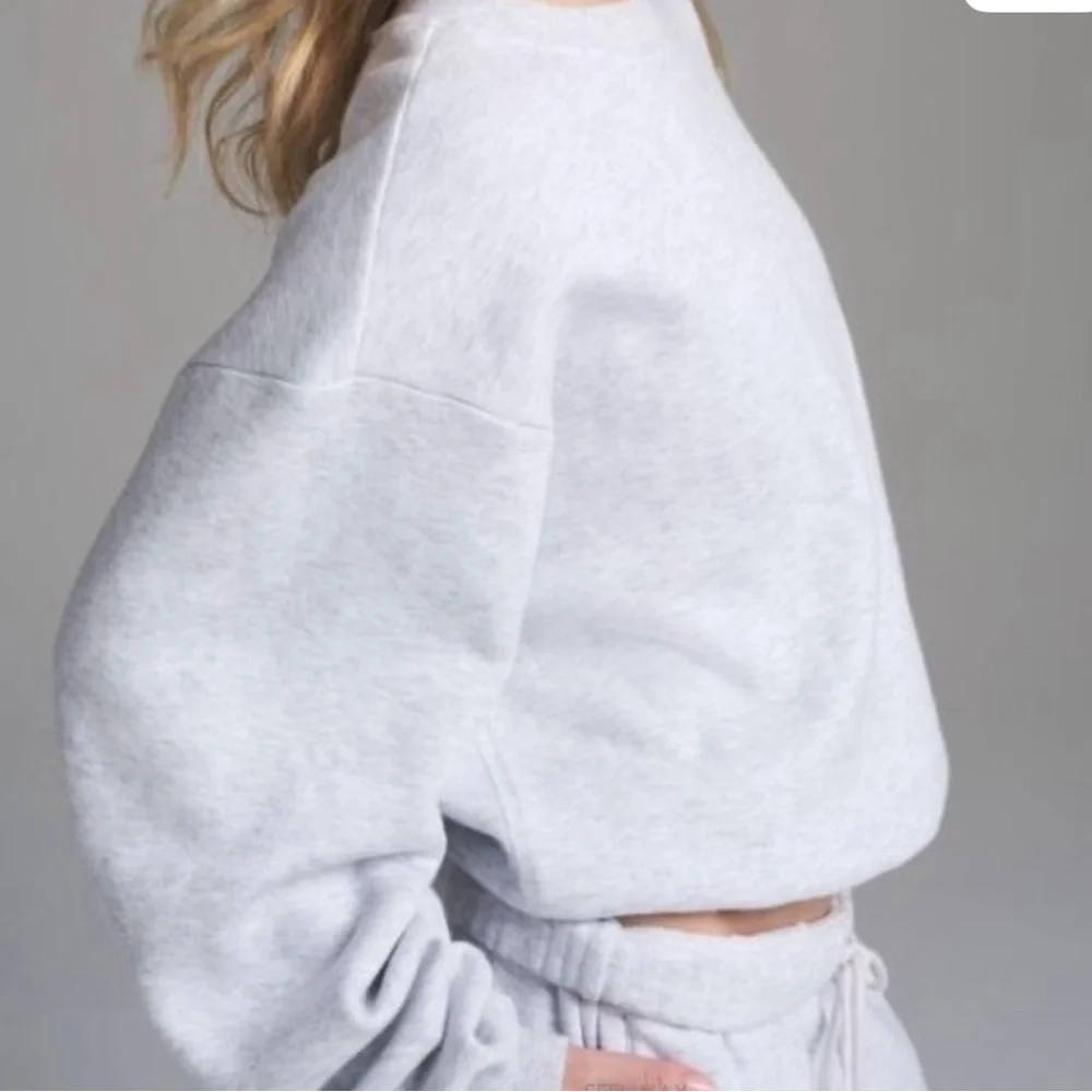 NWT SKIMS Women's Light Gray Sweatshirt - Picture 2 of 13